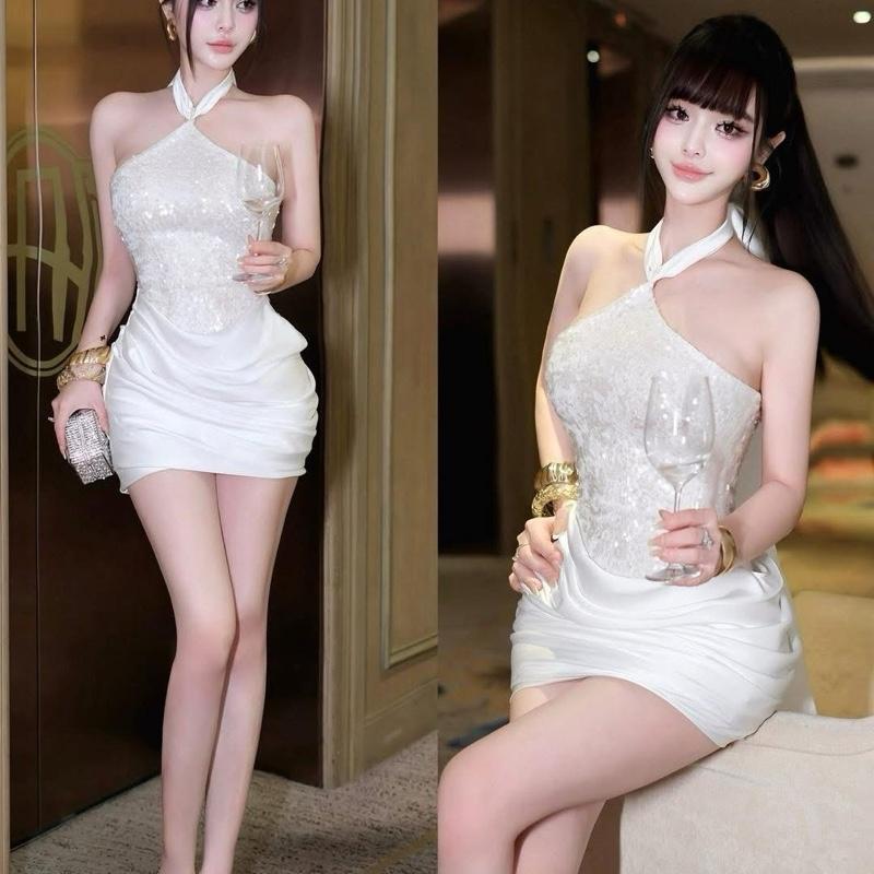 Váy cổ yếm dáng ngắn kim sa phối lụa sang chảnh