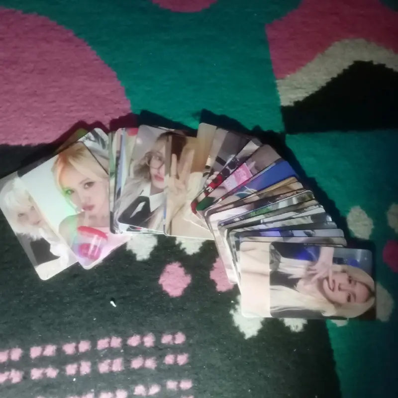 pc unoff hologram 2 sisi,harga per 1 pcs random somi.....beli lbh dri 5pcs dpt free 3 pc 0