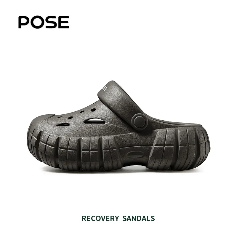 【Live Streaming】【Bebas biaya kirim】POSE Pioneer Clogs sandal Anti-selip Nyaman Bernapas menambah tinggi badan Sol tebal dalam di luar ruangan bepergian pria dan wanita pasangan Santai canggih P2244628