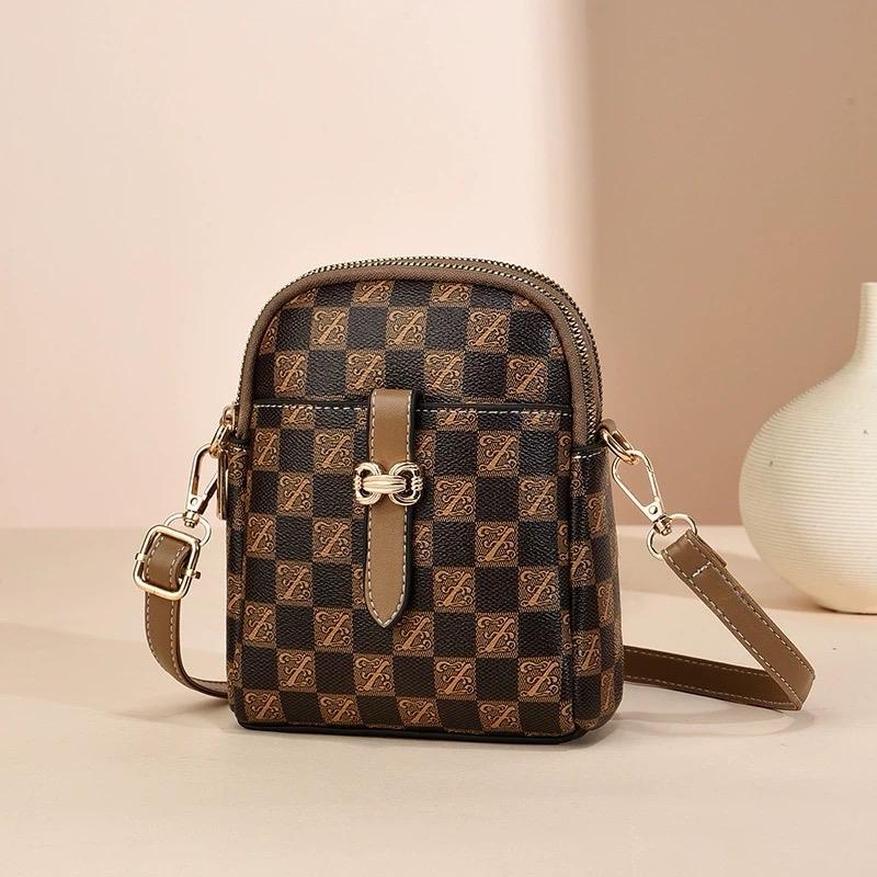 Túi Xách Nữ Đựng Điện Thoại - Chất Liệu Da PU, Hoạ Tiết kẻ ô - Kết Cấu Dạng Mềm, 3 ngăn có khoá kéo, dải treo trang trí - KT:D15; C18;R7(cm) KL:300g