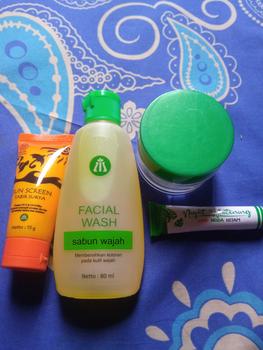 Product Review of Liz Skincare Paket Flek Hitam 4 in 1 Facial Wash Krim Pemutih Malam Siang Sunscreen Tabir Surya - Pencerah Lightening from Y**e V**s 0