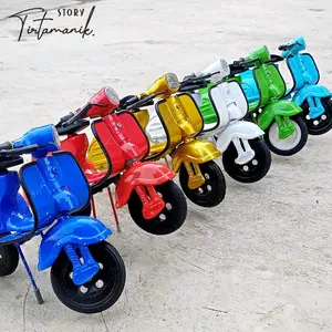 Miniatur Motor Vespa Logam Handmade 20x11x15 cm - Asli, Toy, Kado