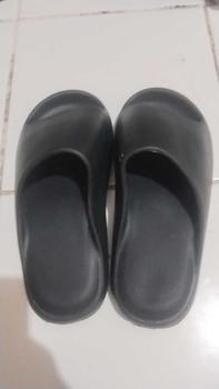 Product Review of QH posϵϵ Sandal  Pria Original TERMURAH 100% REAL PIC nyaman dan EMPUK PRIA DAN WANITA Shoes Selop Sendal Hitam from T**a 1