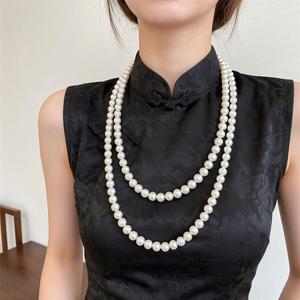 Vòng cổ ngọc trai nhiều lớp dáng dài thanh lịch, ánh sáng tự nhiên lung linh, từ đi làm đến dự tiệc đều xinh