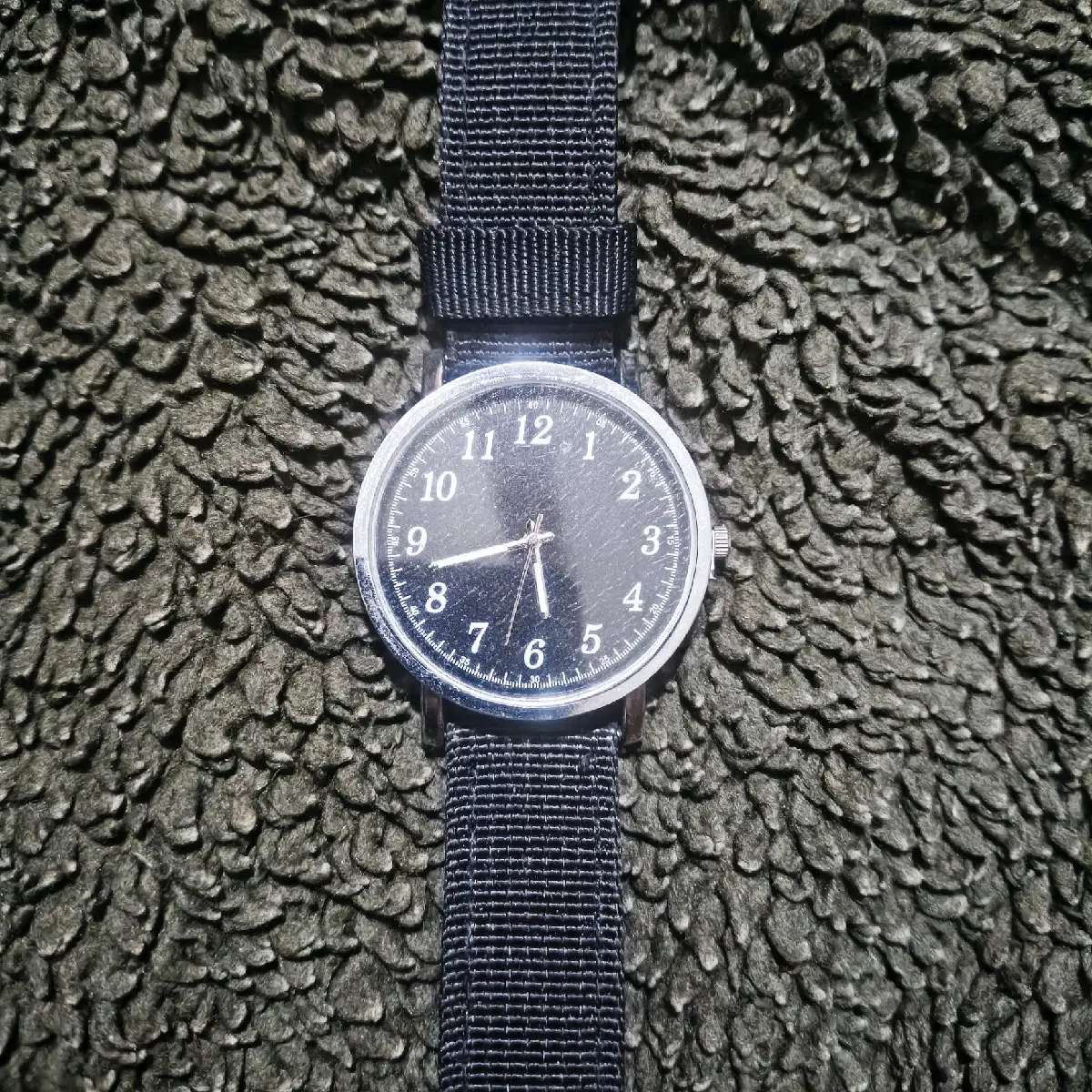 Jam Tangan Analog Quartz Pria / Wanita Model simpel minimalis Casual Strap Canvas Modis Round Pointer Couple Classic Wristwatch