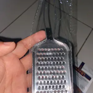 1 Buah Parutan Keju Stainless Steel Alat Parut Cokelat Wortel Kentang Sayur Grated Cheese 21Cm Serbaguna Tajam Praktis Efisien Mudah Digunakan - Gagang, Buah