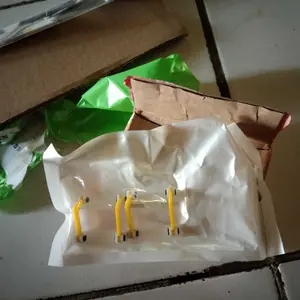 Satu set isi 2 engsel bagasi samping kecil miniatur bus rkc skala 1:35 bahan akrilik tersedia beberapa pilihan warna.