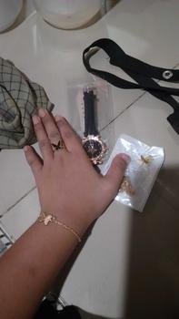 Product Review of 5PCS Jam Tangan Kuarsa Wanita Bergaya Berlian Berlian Kupu-kupu Dial PU Tali Kulit  Quartz Watches Kaca Set Perhiasan Kupu-kupu Gratis (Tanpa Kotak) from p**a R**😋 1