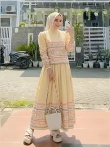 Terbaru One Set Flora Swet Motif Terbaru Bahan Adem Desain Clean Cocok Untuk Daily Jalan Santai Atau Kerja Tampil Anggun Dan Effortles