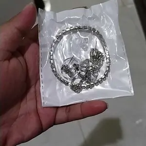 GOOYNN Set 4in1 Perhiasan Zirkon Set Kalung Wanita Korea Set Kalung dan Anting Berlian Kristal Penuh Berkilau