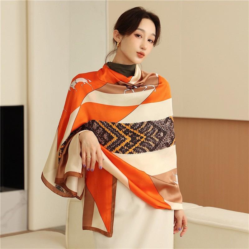 Product Introduction of Scarf pantai gaya baru untuk wanita shawl pelindung matahari sutra  perjalanan mode gaya asing Floral Silk 3