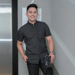 Lowkey Kemeja Pria Dewasa PD 21 Hitam | Kemeja Pria Pendek Kemeja Pria Premium Ori Kemeja Pria Slimfit Kemeja Cowok Pria Dewasa Kemeja Cowok Trend 2026 Kemeja Pria Formal