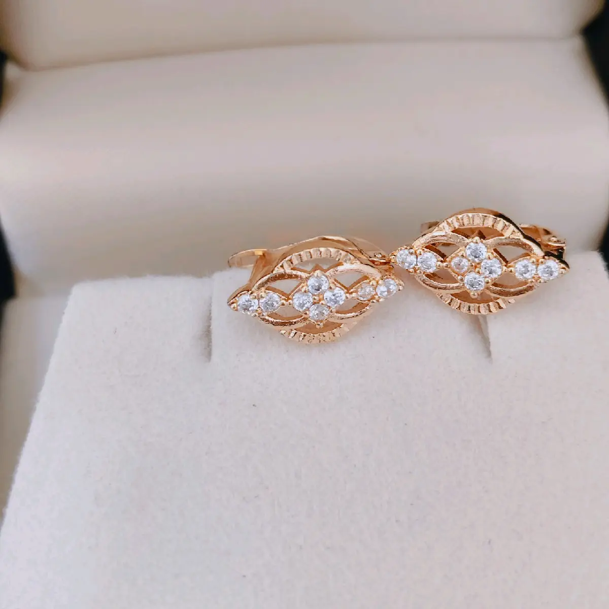 Anting Elegan Titanium Asli Model Jepit Earrings - Anting-Anting Wanita