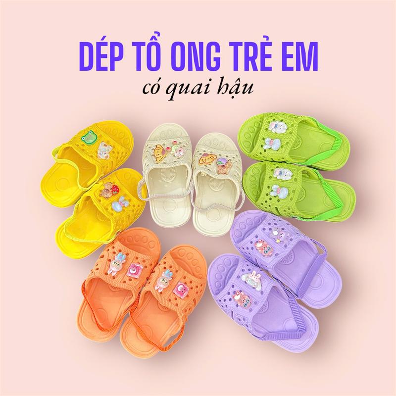 Dép tổ ong trẻ em quai chun kèm charm ngẫu nhiên Dép tổ ong cho bé màu sắc rực rỡ sticker dễ thương Dép quai hậu bé trai Dép lê bé gái