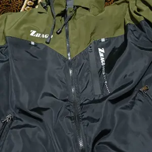 Jaket Cowok Bolak Balik Tahan Air dan Angin Pria Wanita Distro Keren Waterproof