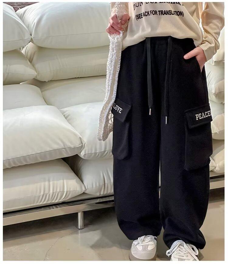 Product Introduction of กางเกงทำงานสาว ทรงตรง ทรงหลวม คอลเลคชั่นฤดูใบไม้ร่วงใหม่ 2024 เหมาะสำหรับเด็กผู้หญิงอายุ 6 ขวบ ฤดูใบไม้ผลิและฤดูใบไม้ร่วง สไตล์เกาหลี อินเทรนด์ สามารถสวมใส่กลางแจ้งได้ มีไซส์ 120-170 11