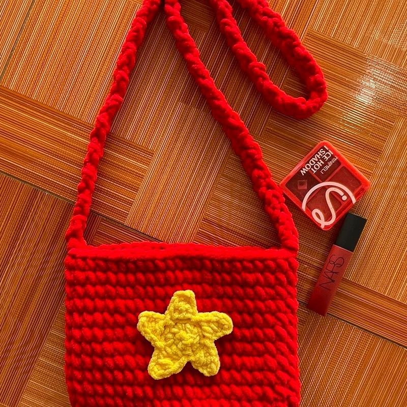 Túi đỏ sao vàng bằng nhung đũa, mềm mịn, size to 1