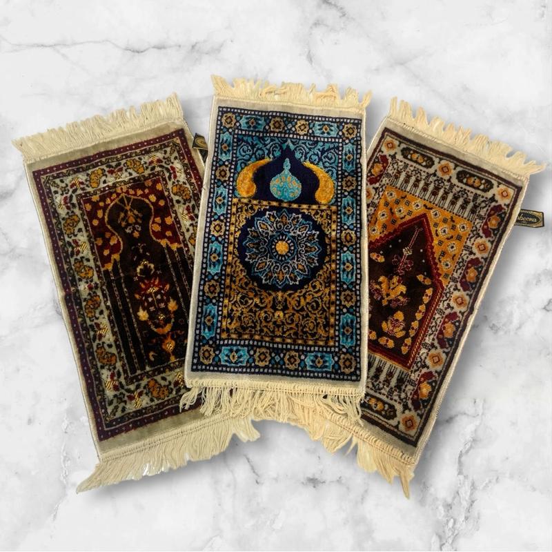 Rachmat Store Sajadah Bludru Premium Mini Muka Tebal Ukuran 35x65 Bahan Halus Lembut dan Sudah Ada Anti Slip  Muslim Nyaman Turki Haji 1