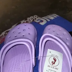 AMARE Sepatu Sandal Anak Perempuan Model Baim C252 Bahan EVARingan Anti Slip Nyaman untuk Berjalan Harian Pilihan Warna Pastel Macaroon