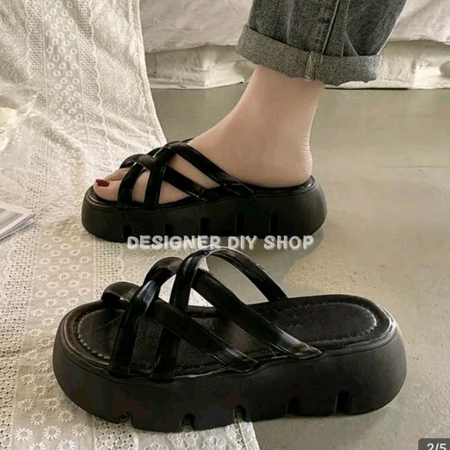 NEW ARRIVAL]Sandal Wanita Elegan Sendal Slop Tali Silang Slip On Model Baru Karet paling best seller 2024 1