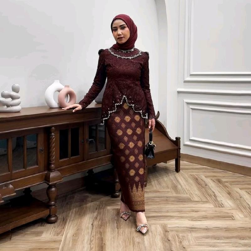 Debatik - Setelan Kebaya Batik Couple Kemeja Lengan Panjang Batik Katun Prada Atasan Kebaya Brukat Premium Lapis Furing Full Payet Mewah Simple Kebaya Kondangan Outfit Lamaran 2025 Wanita Baju Pasangan Pesta Sarimbit Brokat Wisuda Celana Polos Keluarga 4