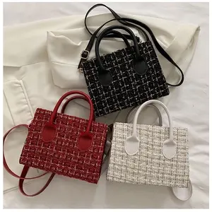 ￼Ainarshop48 - Tas Selempang Kanvas Rajut Wanita SHEANI / Slingbag Fashion Wanita / Tas Selempang Wanita Terbaru 2024 / SlingBag Hand bag Wanita / Tas Gagang