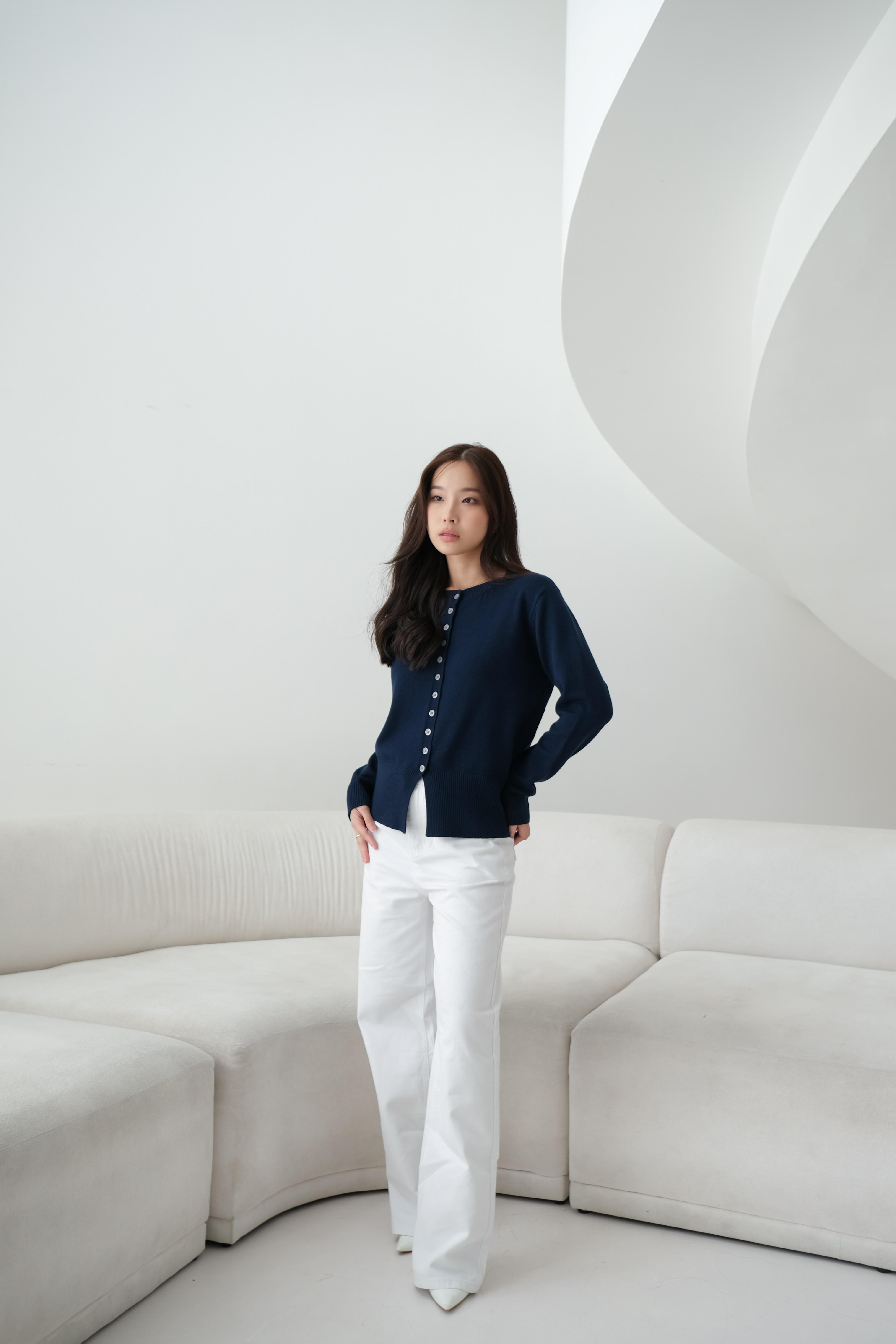 Kiyorawears - Aira Knit Cardigan / Premium Knit Sweater / Cardigan Wanita / Cardigan Rajut / Atasan Wanita Kekinian / Baju Atasan Wanita Terbaru / Jaket Wanita / Atasan Rajut Lengan Panjang / Outer Korean Style Kiyorawears - Aira Knit Cardigan / Premium Knit Sweater / Cardigan Wanita / Cardigan Rajut / Atasan Wanita Kekinian / Baju Atasan Wanita Terbaru / Jaket Wanita / Atasan Rajut Lengan Panjang / Outer Korean Style