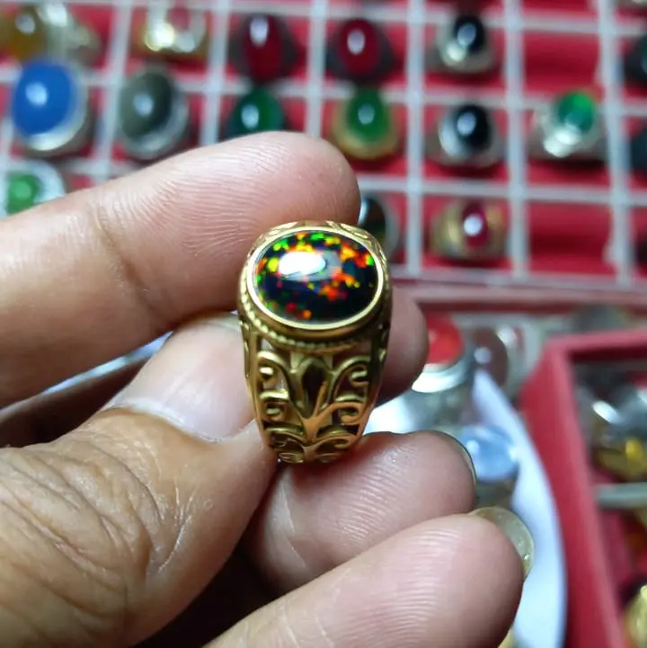 kalimaya black oval dengan jarong yang nampak kelihatan mewahya