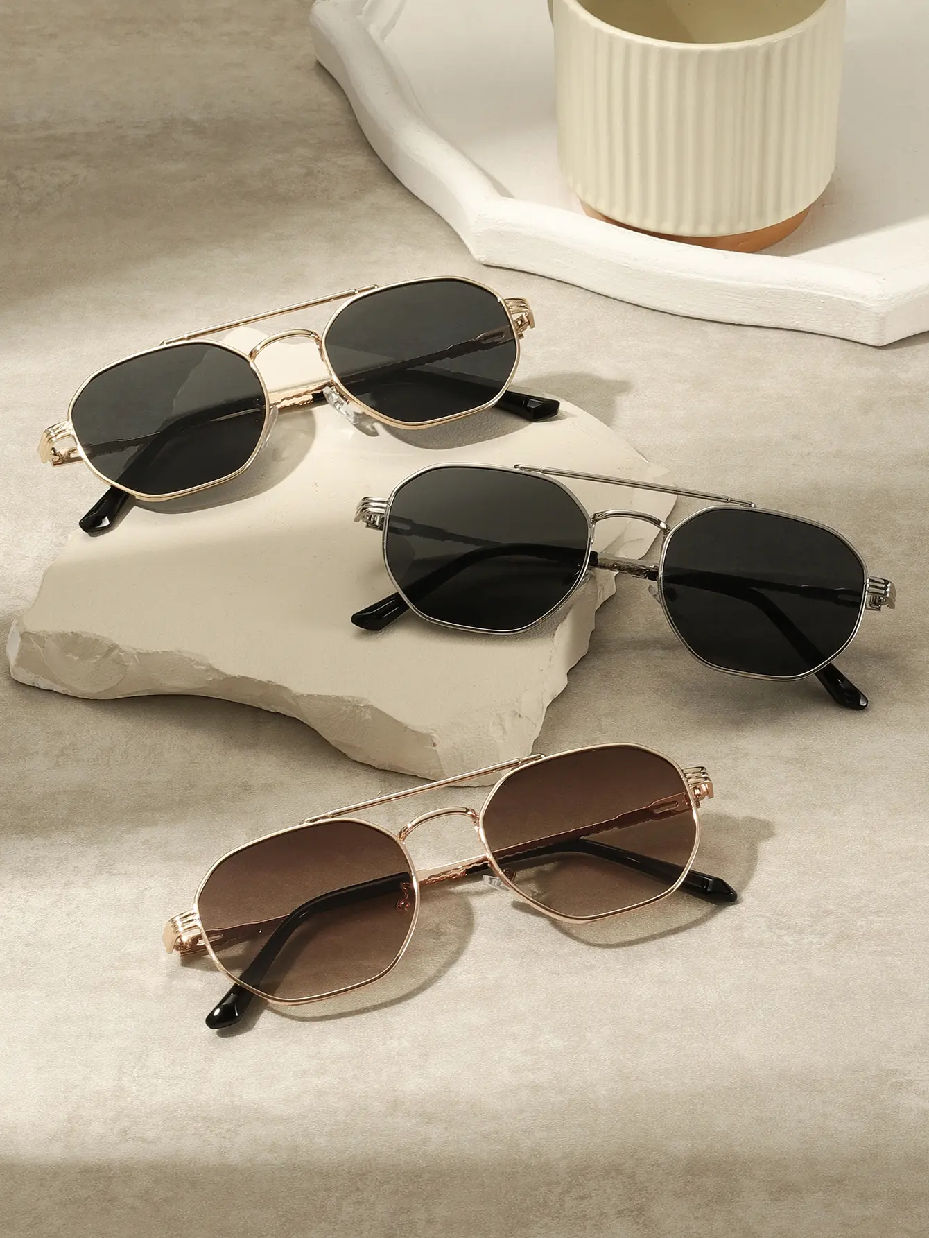 【COD+GRATIS KOTAK】Emokii Kacamata - Sophia Klasik - Kacamata Hitam Best Seller Pria Wanita Segiempat Kacamata Stylish Premium Lensa Gradasi Kacamata Lensa 14 CM Frame Kacamata Fashion UV Protector 400 Trend Eyewear