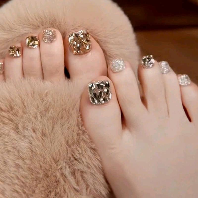 Mã C88 - Nail chân đỏ xinh đẹp bộ 24 móng tay giả dành cho Nữ + được kèm phụ kiện keo dán Women