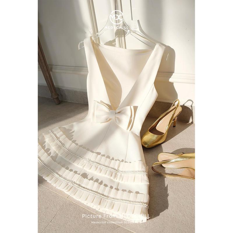 Đầm Tiểu Thư Dự Tiệc, Dạo Phố MEDECHILL Thiết Kế Khoét Lưng Gắn Nơ 2 Dây Đính Ngọc, Dáng Chữ A Phối Xếp Ly T126