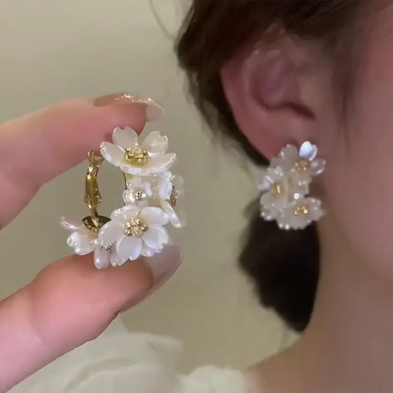 Khuyên Tai Tròn Ngọc Trai Hoa Vỏ Sò Trắng, Thời Trang, Dành Cho Nữ, Phong Cách Hàn Quốc, Thanh Lịch Và Thanh Lịch, Bông Tai Zircon, Đồ Trang Sức, Năm 2024