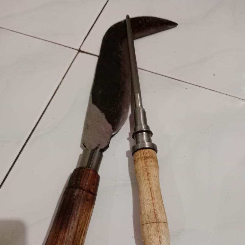 Arit Tebang Pohon Sepuh Berkualitas Tinggi dari Baja dengan Gagang Kayu Sono Keling 5
