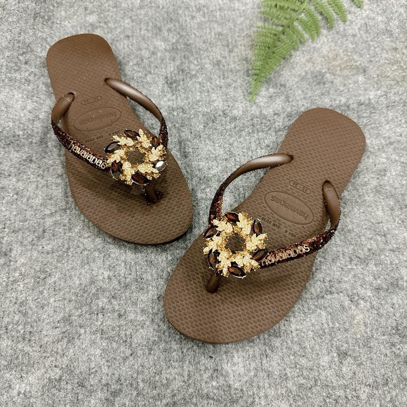  Havaianas - Dép Nữ Kim Tuyến Sợi Quai Kèm Charm Nguyệt Quế Cao Su Êm Chân Lâm Trân. 