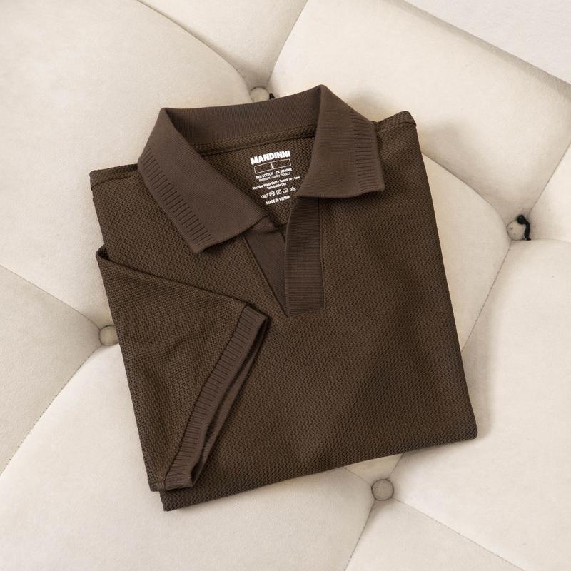 Áo thun polo nam REBO cổ chữ V chất vải dệt họa tiết xương cá cao cấp, chuẩn form, năng động - MANDINNI Menswear Có Cổ