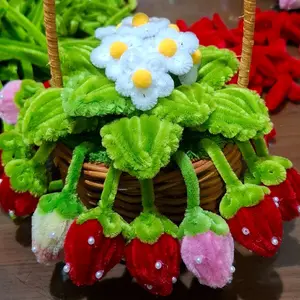 stowberry 18 pcs merah pink hijau +  keranjang rotan 10cm + kawat bulu mercy