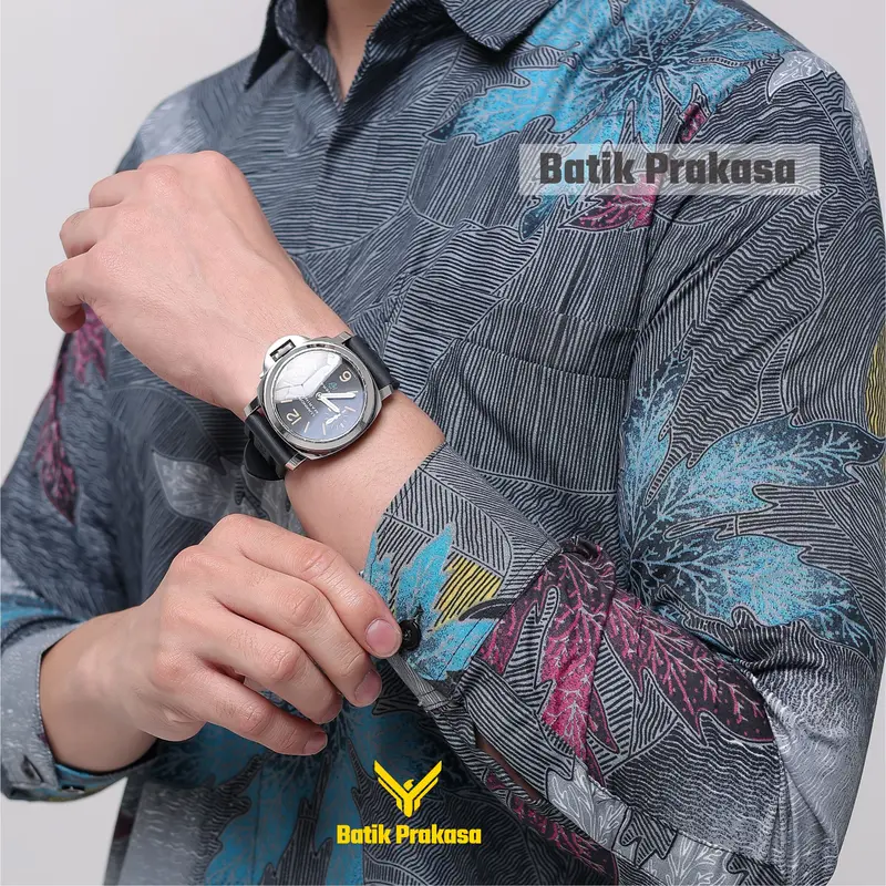 Kemeja Batik Prakasa Motif Bhalendra Hitam Slimfit Lengan Panjang Batik Solo Baju Katun Nyaman Pria 3
