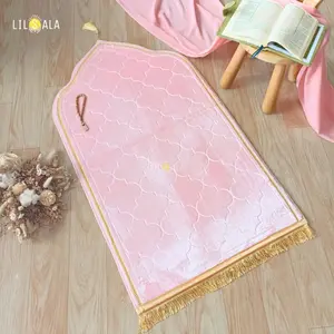 Sajadah Kubah Quilting’s  Segitiga Kerucut Ukuran 110X70 Dewasa Pria dan Wanita Bahan Lembut Belakang Bunga Hitam Motif Muslim Tebal