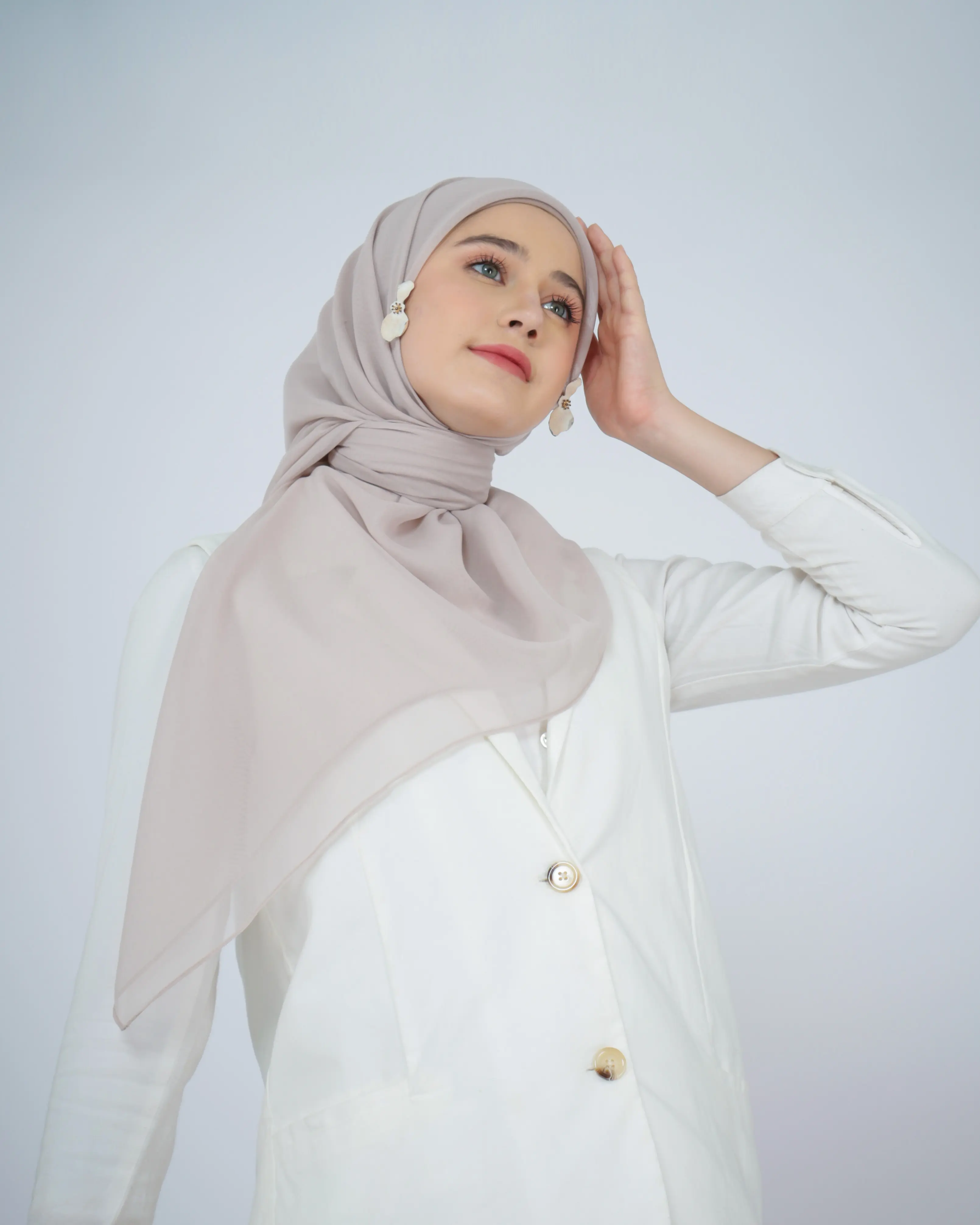 Adzkiascarf.id - Kerudung Segiempat Paris Japan Premium AQS Bellaluna Plain dengan Jahitan Tepi Full 112x112cm Jilbab Nyaman Square Muslim Cantik Free Pouch Simple Basic