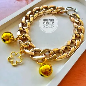 Kalung kucing rantai bahan akrilik lonceng 2 variasi liontin ringan dan nyaman