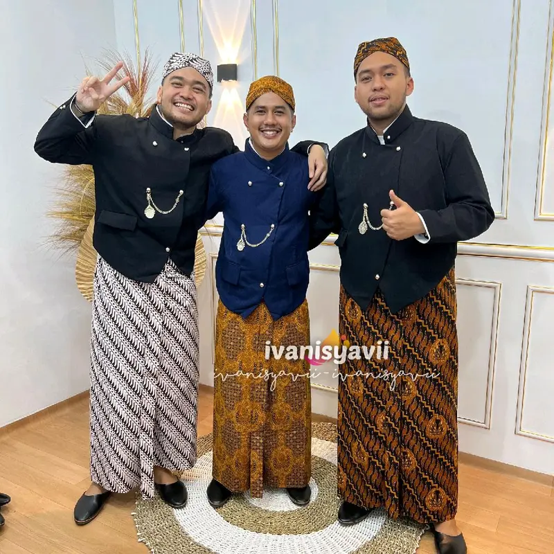 (1set, Cowok) Pakaian Adat Jawa / Beskap + Jarik + Blangkon + Free Benggol | Solo- Motif Lengkap 3