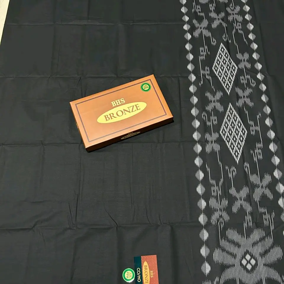 BHS COSMO BRONZE Bismillah...  Allahumma laris manis BHS Kelas Cosmo Motif mix Kualitas Bronze Kemasan Dus Kondisi gres bin komplit Rp. 245 rb