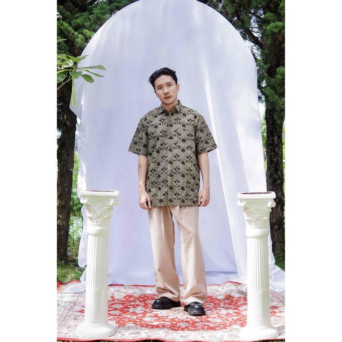Gambar Batik Fractal Eeartha Kemeja Pria Lengan Pendek - S dari Batik Fractal Kota Bandung Tokopedia