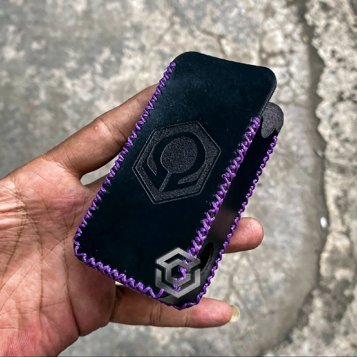 Leather Case Sleeve V3 Motif Logo Basic Hitam Ungu