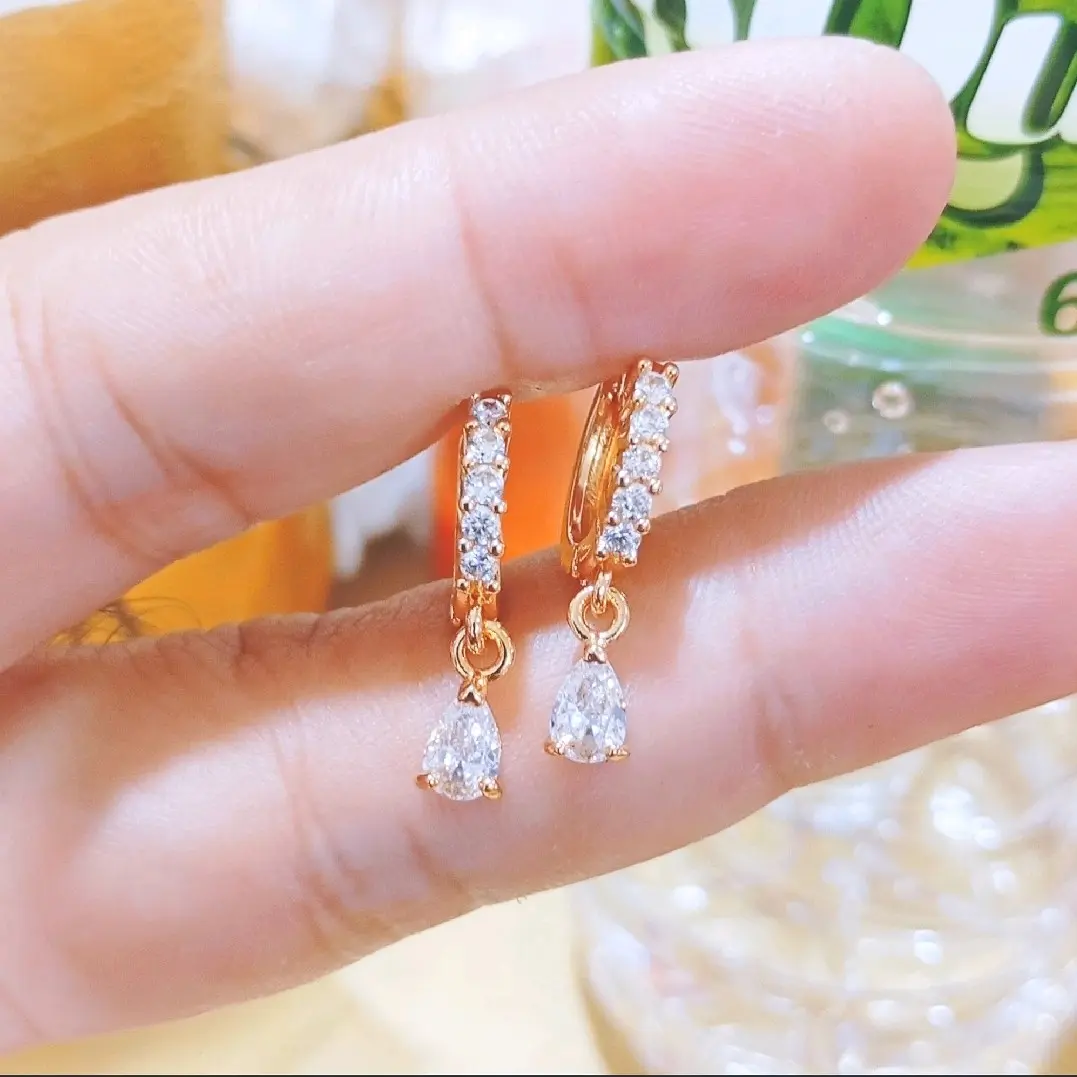 Anting clip titanium gold terbaru motif baris satu gandul mata perhiasan wanita anti karat Elegan Earrings