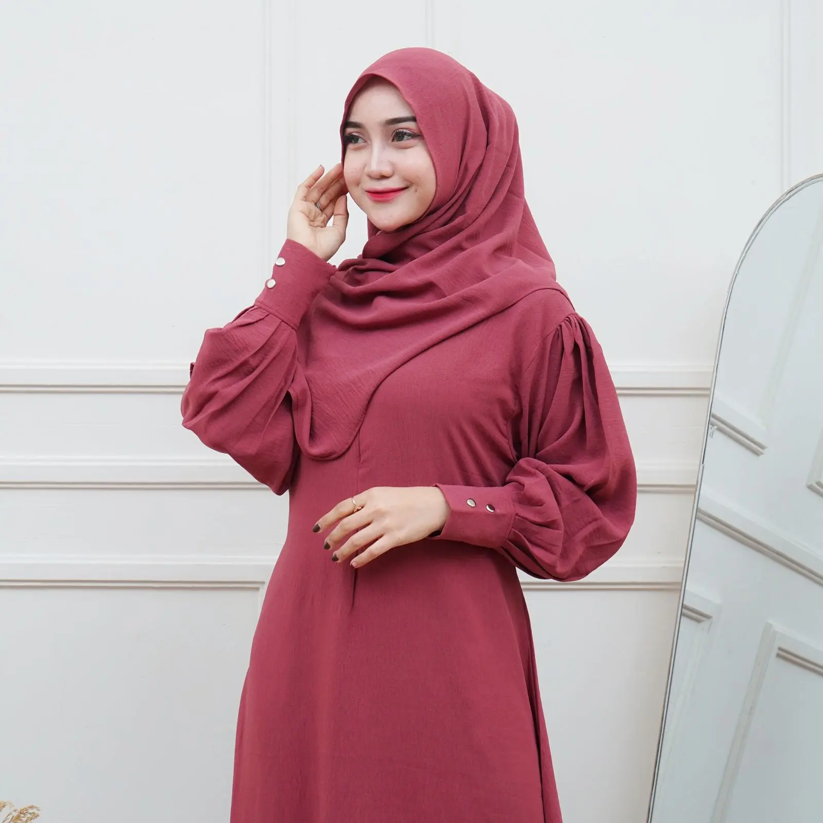 Set Hijab Cinkle Airflow Polos R-DAFA Gamis Delina dengan Resleting, Tali Samping - Putih, Hitam, Navy, Sage, Milo Crinkle Muslim Coklat Tua