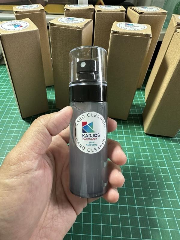 Pembersih Kartu TCG KARJOS Cards Lab+ Kemasan Baru Nano Spray 60 ml (bonus 20 ml) – Perawatan Permukaan Kartu Pokémon, Yugioh, One Piece, Koleksi kartu TCG Pembersih Kartu TCG KARJOS Cards Lab+ Kemasan Baru Nano Spray 60 ml (bonus 20 ml) – Perawatan Permukaan Kartu Pokémon, Yugioh, One Piece, Koleksi kartu TCG