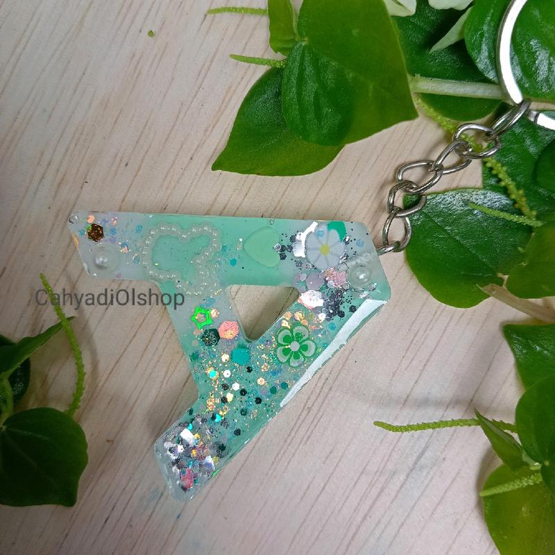 gantungan terbaru huruf resin keiychain aksesoris tas lucu 2