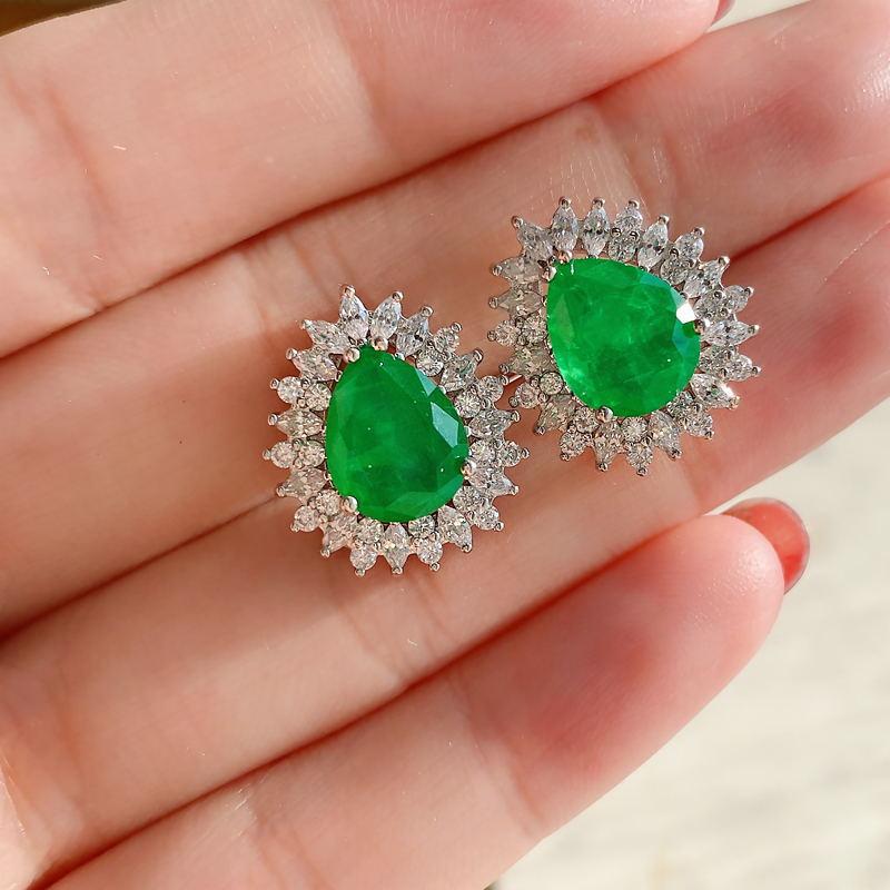 Product Introduction of Micro Inlaid Paraiba Water Drop Gem Necklace Female Ocean Heart Pendant Long Sweater Chain Female 15
