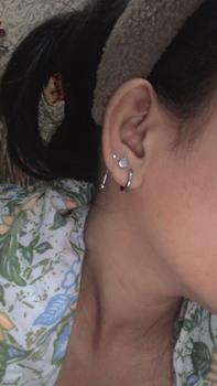 Product Review of Anting Bulat Hoop Titanium Pria dan Wanita 1pasang Gold Hitam Earrings from D**🐰 0